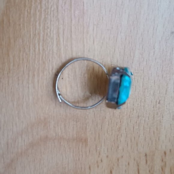 🔵💍 Bright Blue Plastic Ring with Silver-Colored Band - Small 💍🔵 - Picture 2 of 7